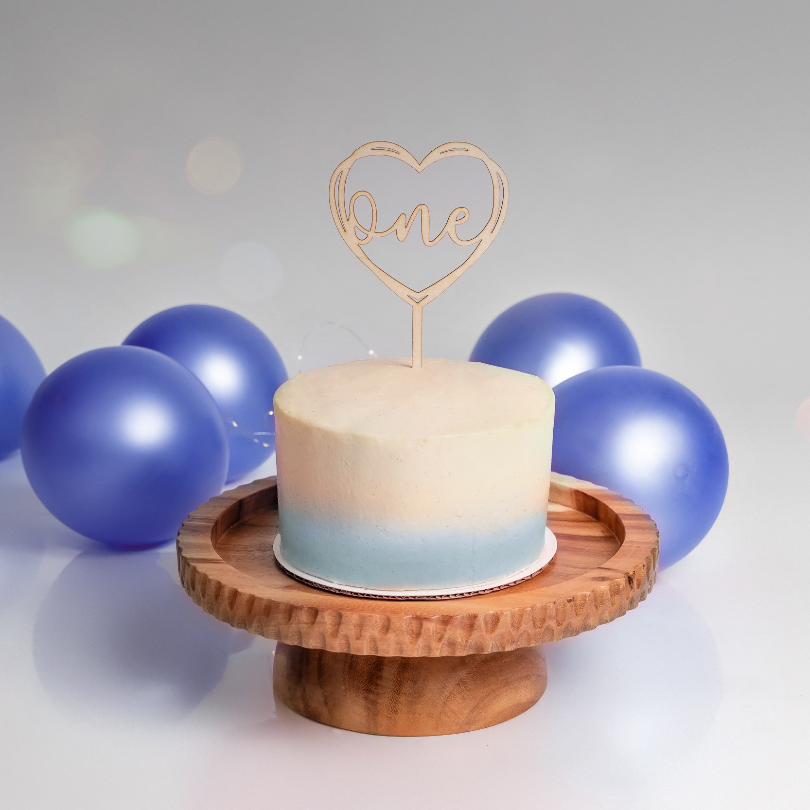 Cake smash photo session Hertfordshire, Stevenage. Stevenage, Hertfordshire family, maternity and newborn photographer