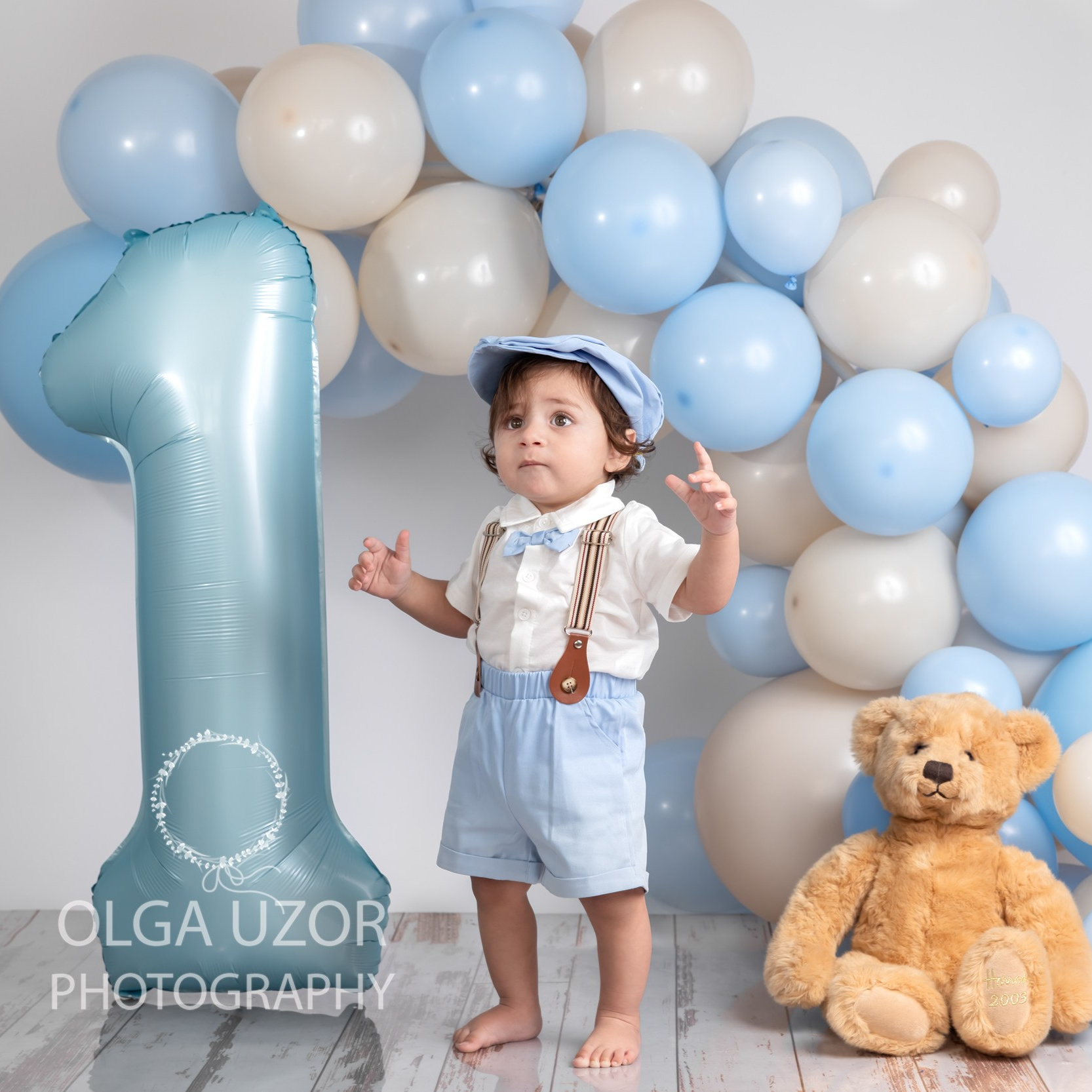 Cake smash photo shoot