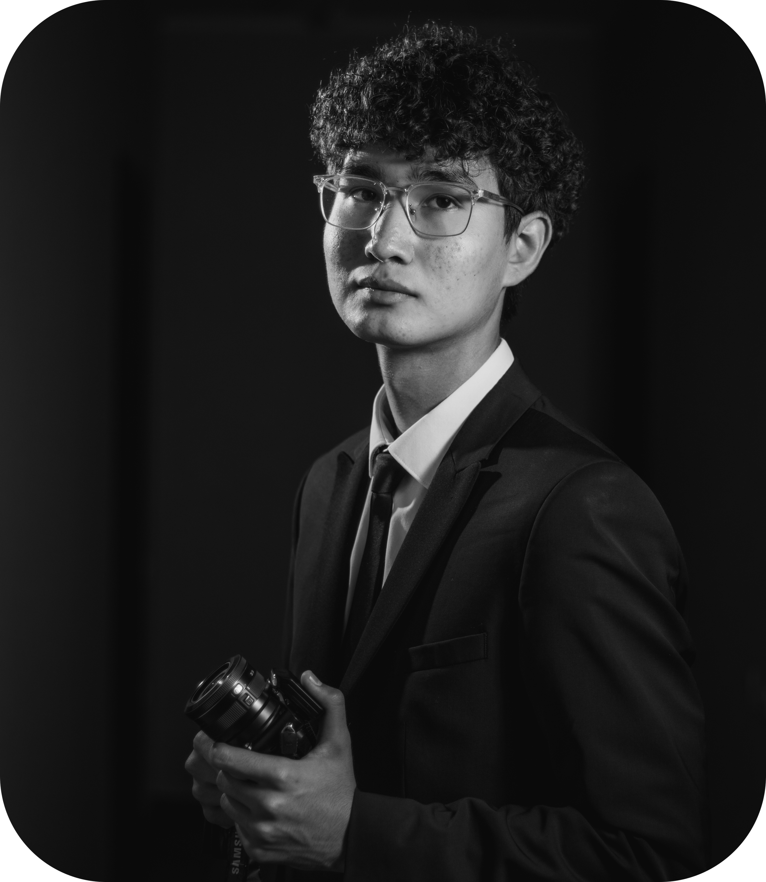 Kontakt. Fotograf v Praze | Atmosférický portrét | Aldiyar Ramazan