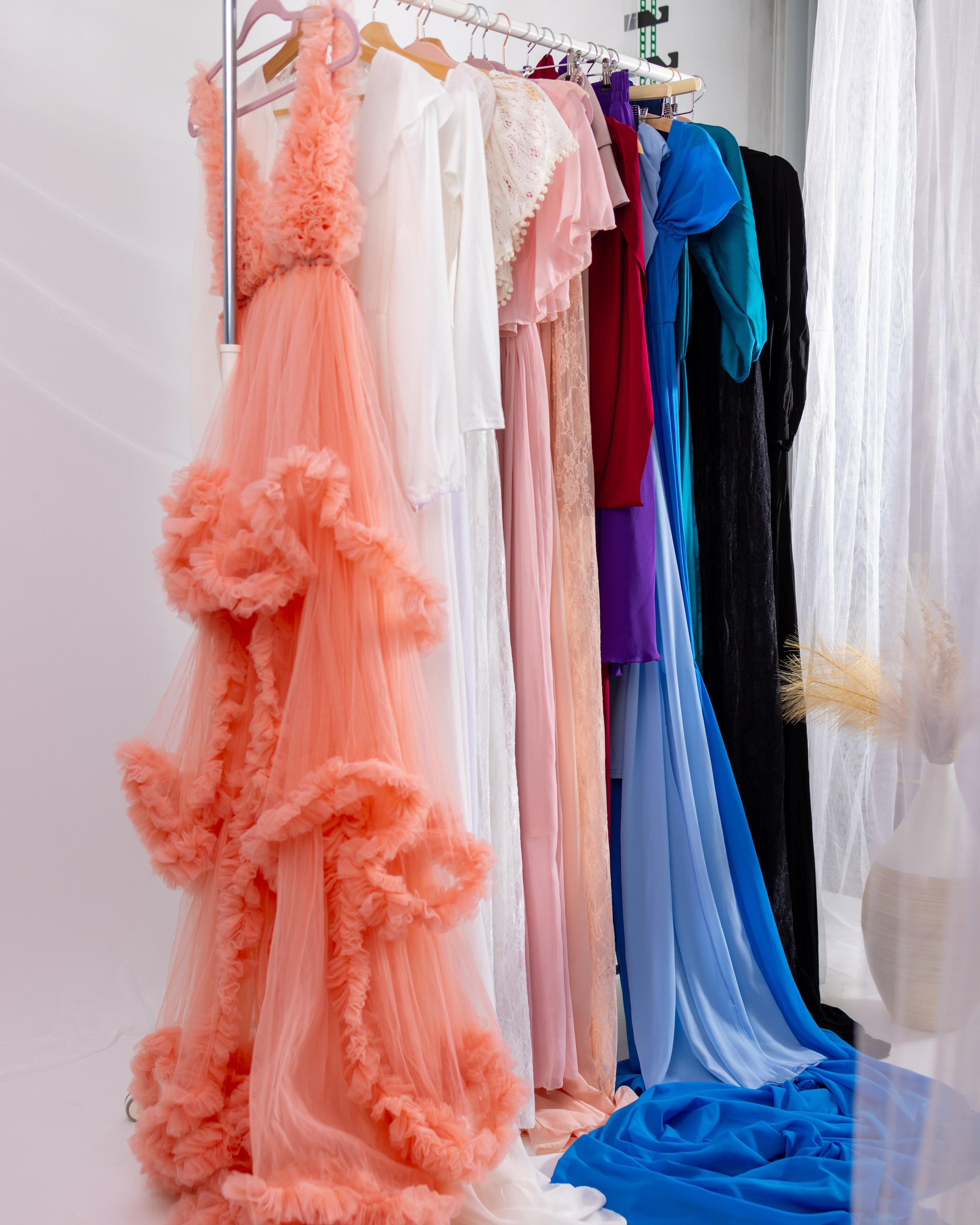 Maternity Wardrobe — Dresses Included for Your Session. Family & Maternity Photographer in Dresden Tatiana Mudryak