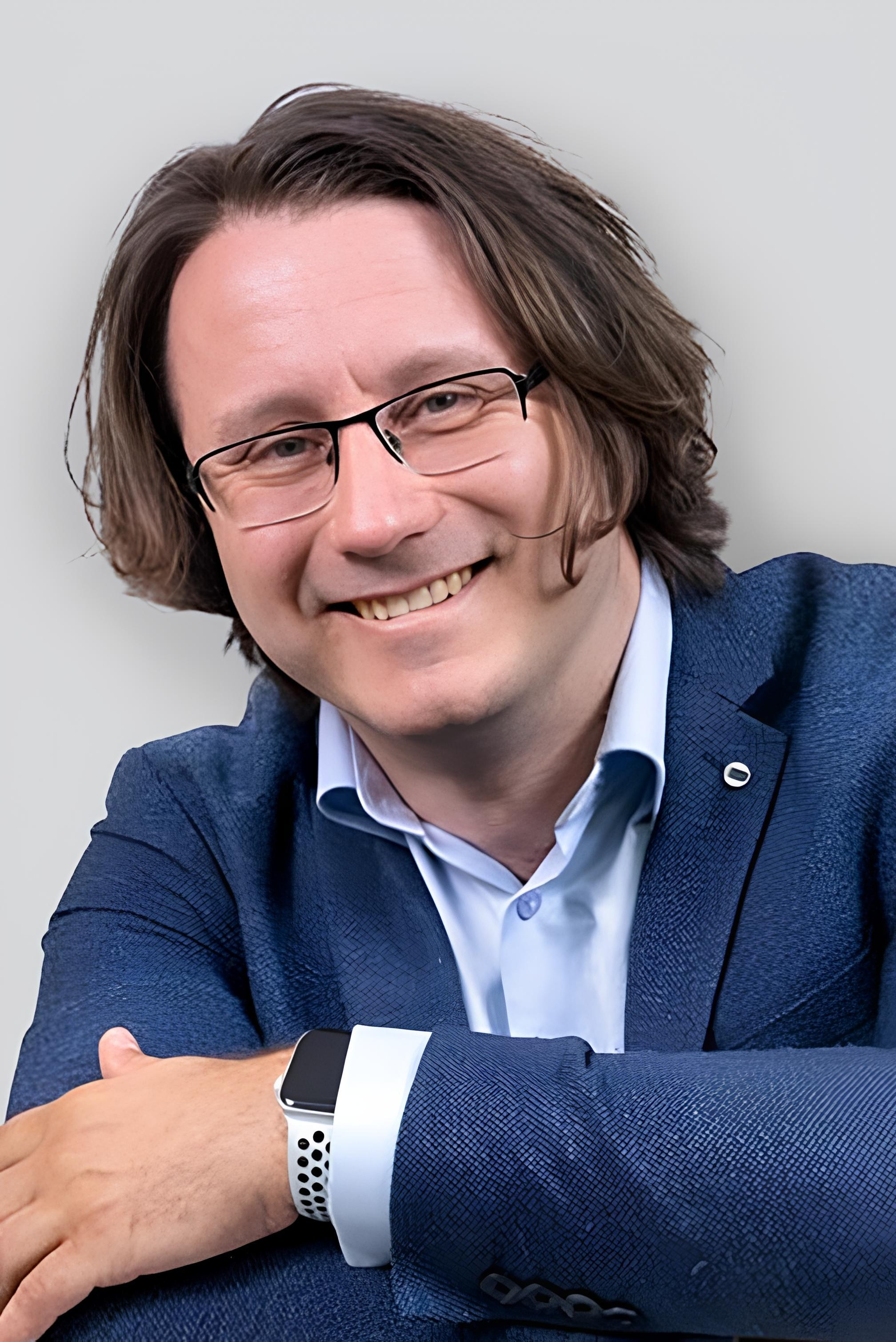 Вячеслав Яковлев — EMDR-терапевт, клинический психолог, преподаватель КПТ. Change4Life: медитации, выгорание, мягкие навыки, ретриты