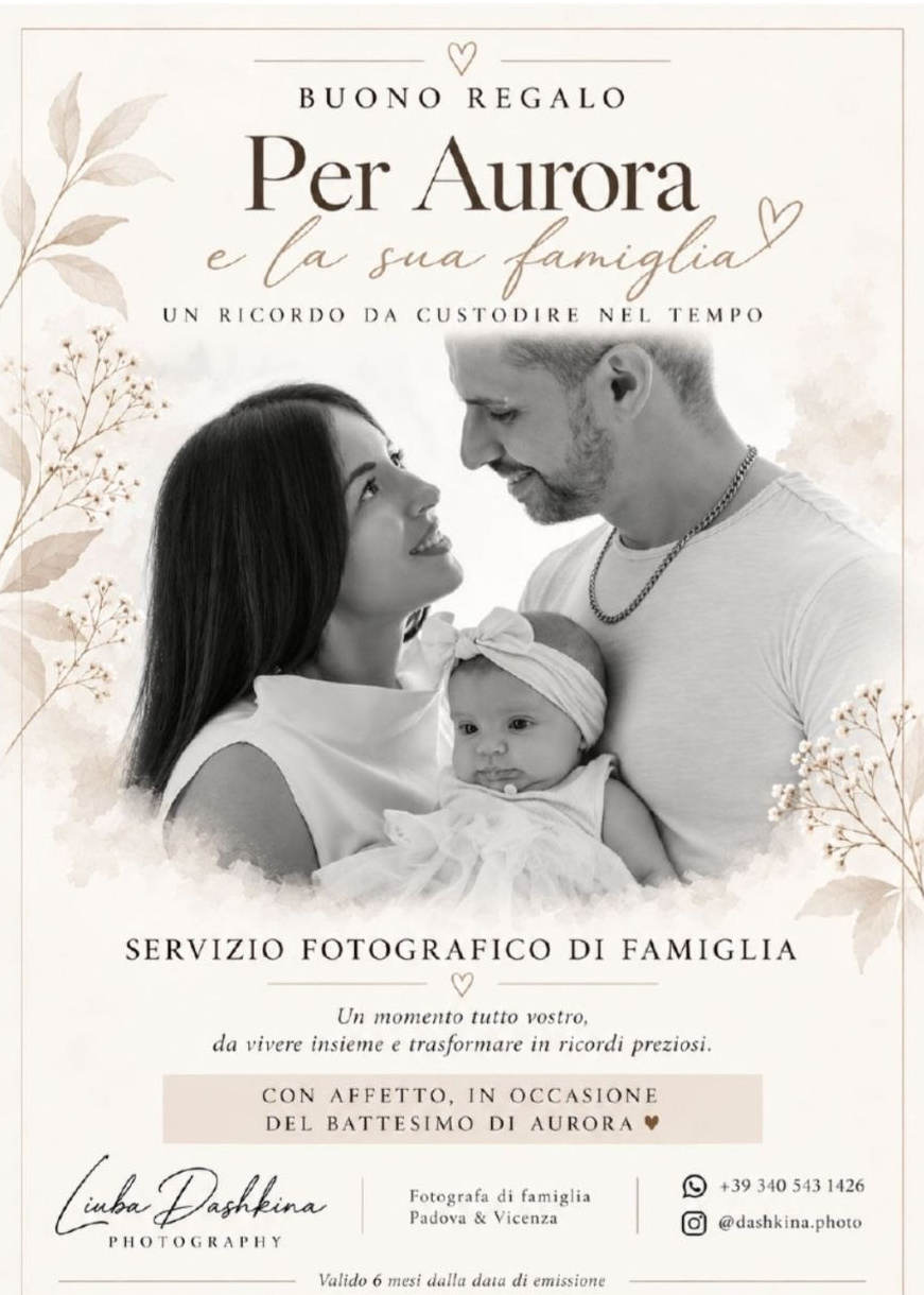 Buono regalo personalizzato per un servizio fotografico di famiglia a Padova e Vicenza, con ritratto in bianco e nero di genitori e neonata.