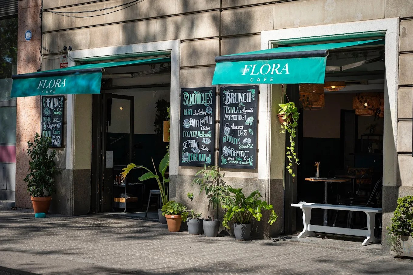 Best Coffee Shops and Breakfasts in Barcelona: My Favorite Spots by Neighborhood. DiaFoto — Wow Photographer in Barcelona | Premium Barcelona Photoshoot Experience