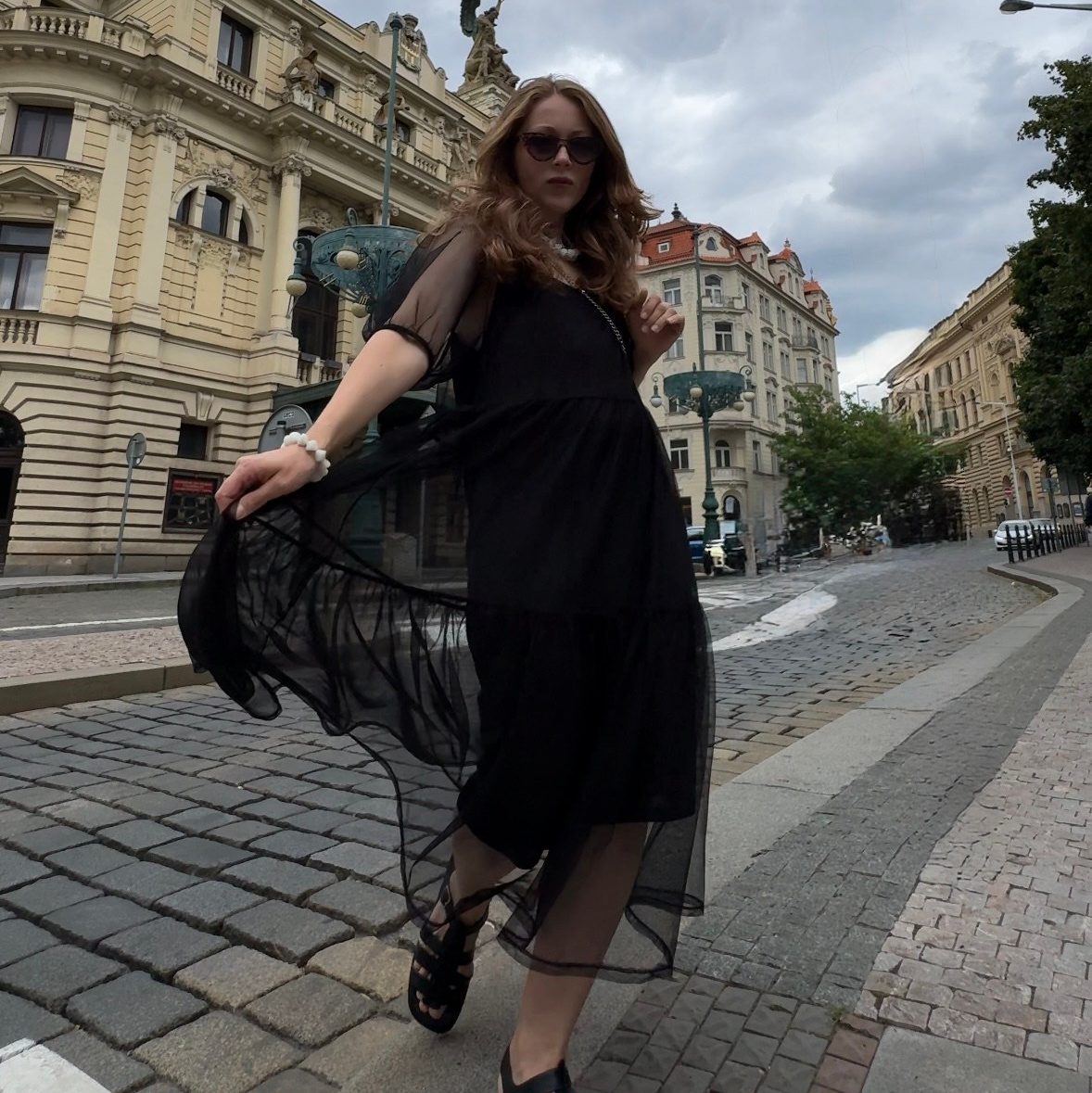CELÉ PORTFOLIO. Adeliia Korinek — multimediální umělkyně | rodinné příběhy & fashion filmy
