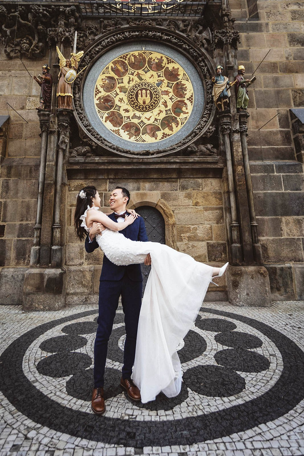 Jessica & Ronald — Misty November Pre-Wedding in Prague