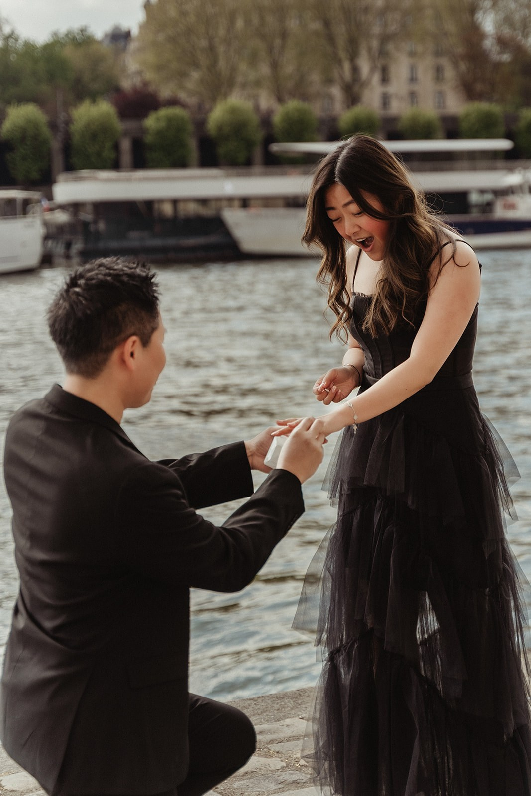 Proposal photo-shoot. Photographer in Paris Yulia Shkadina | Couples, engagement, pre-wedding, individual photo-shoots in Paris at the best locations