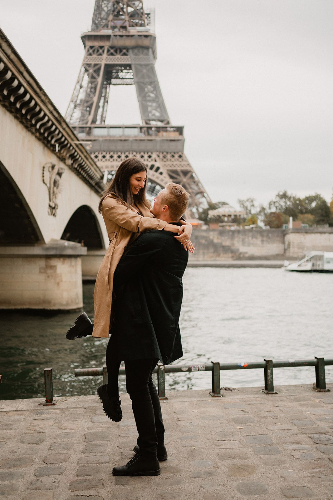 Couple shooting. Photographer in Paris Yulia Shkadina | Couples, engagement, pre-wedding, individual photo-shoots in Paris at the best locations