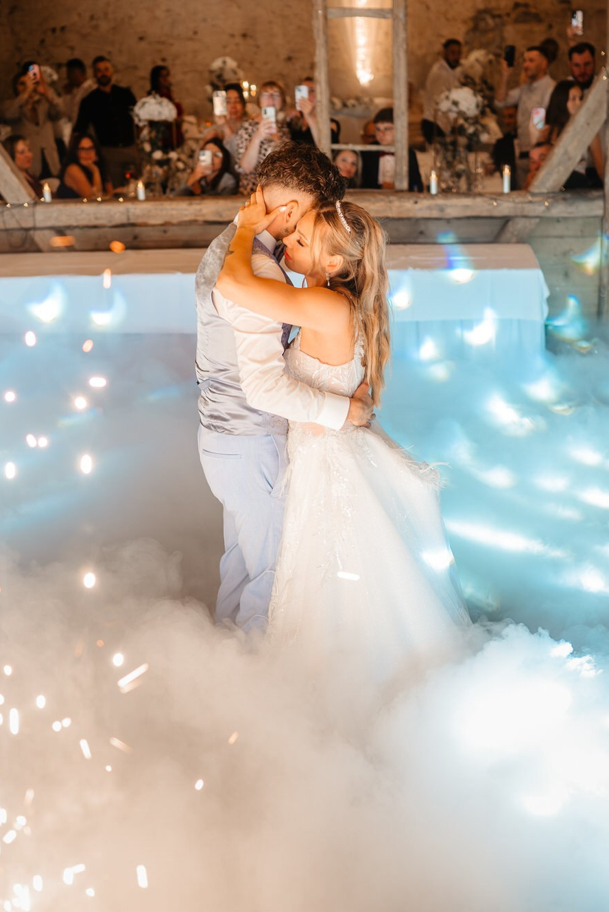 Lebendige Hochzeitsparty mit Deep-House Beats in einer Ravensburger Location.