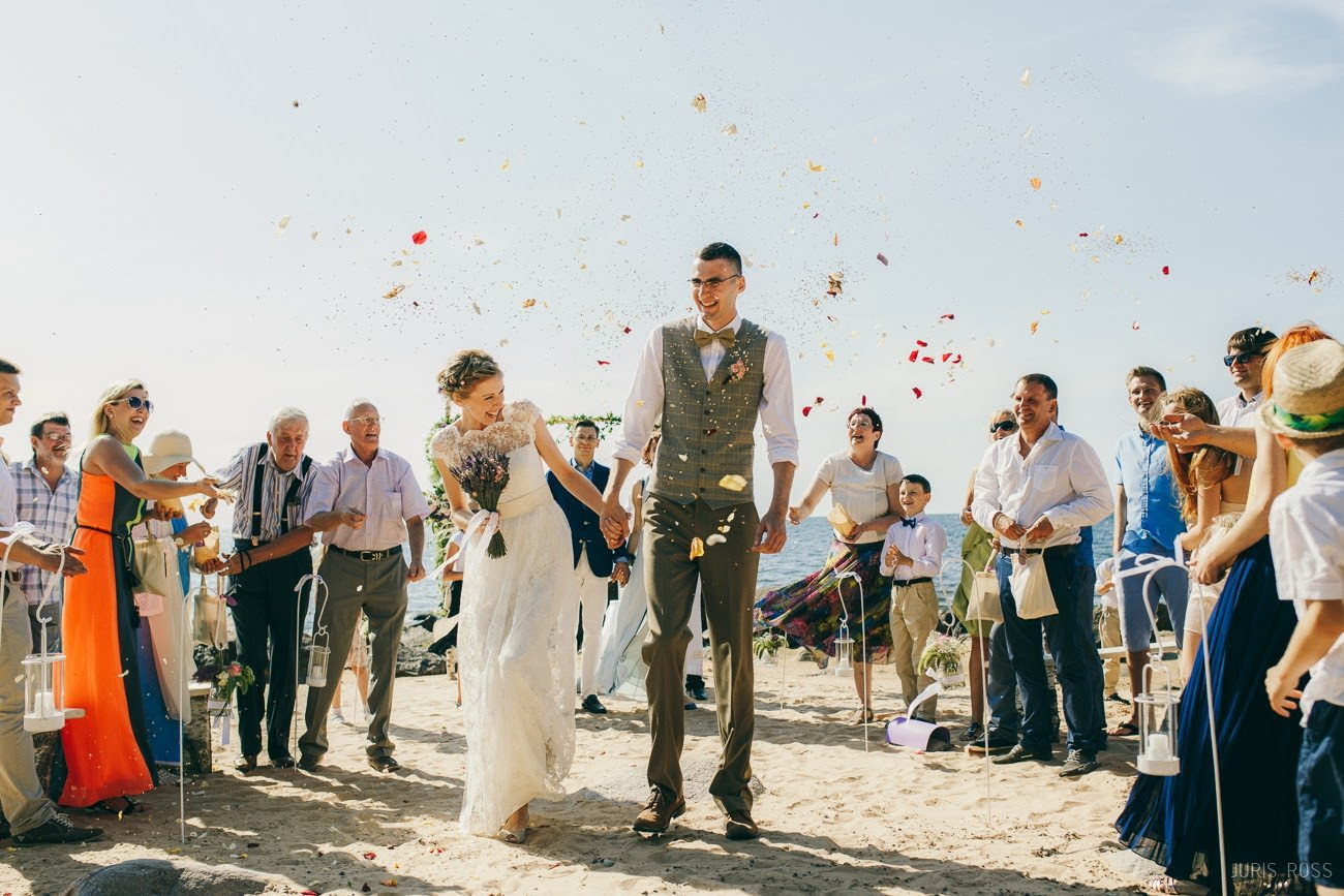Dokumentāla stila kāzu fotogrāfs ar kuru būs viegli un patīkami