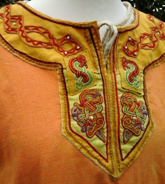 Мужские рубахи и туники в Северной Европе раннего Средневековья (IX–XI вв.). מועדון השחזור ההיסטורי “נורטמן”