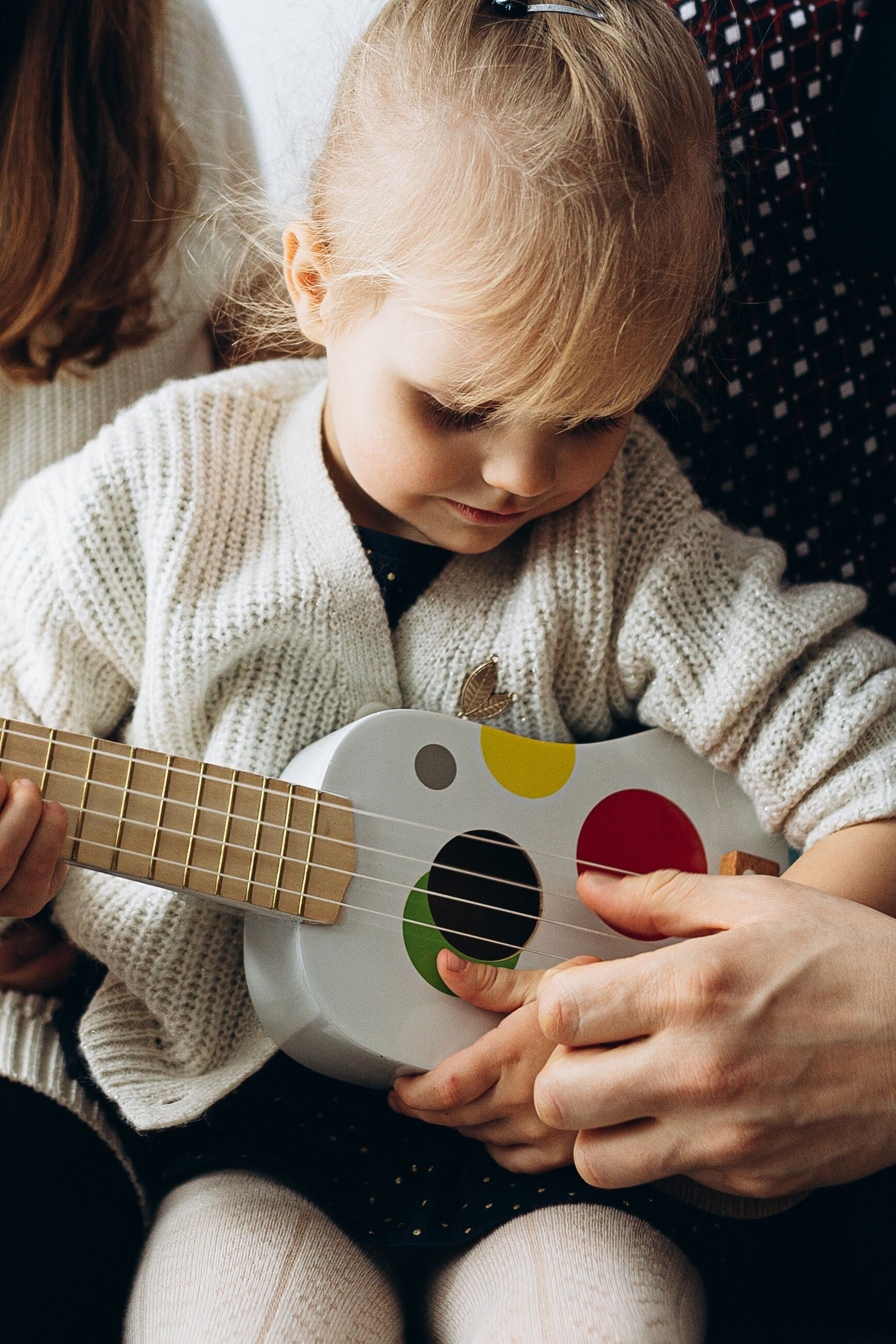 IETEIKUMI ĢIMENES FOTOSESIJAI MĀJĀS (skraidošie bērni)