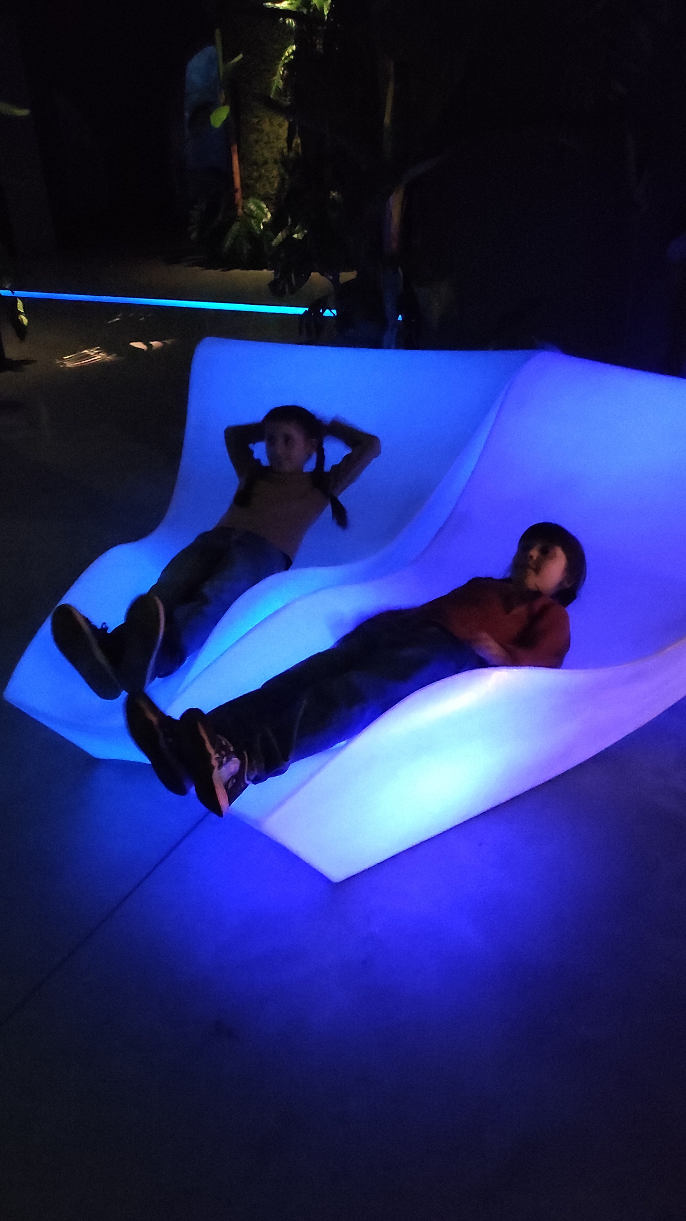 Місце для відпочинку в музеї Гідрополіс, нічна атмосфера