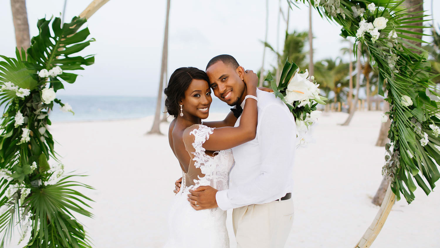 wedding photo in jellyfish restaurant, Punta Cana