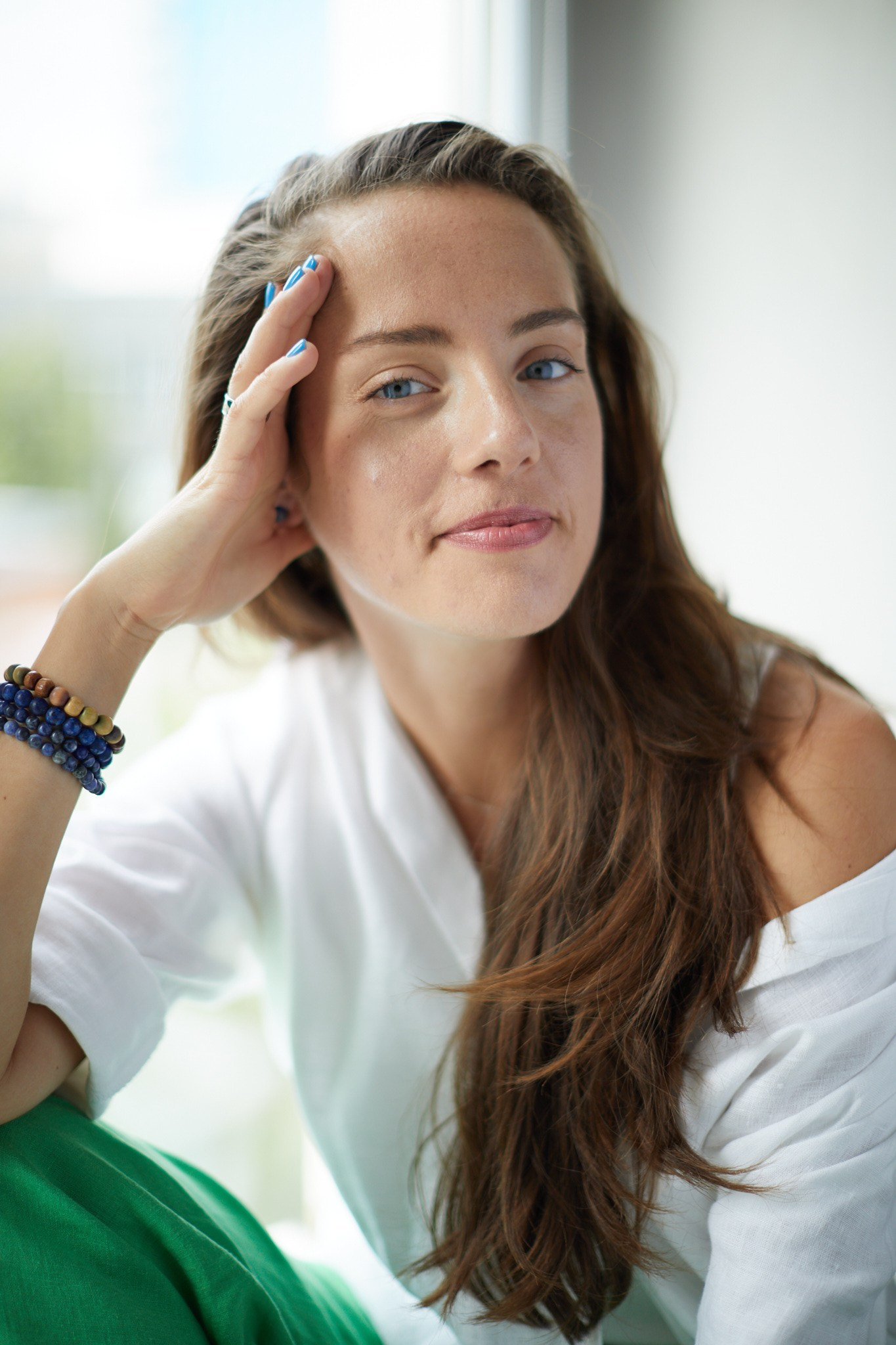 Young lady interior portrait - photographer Andrey Dunin