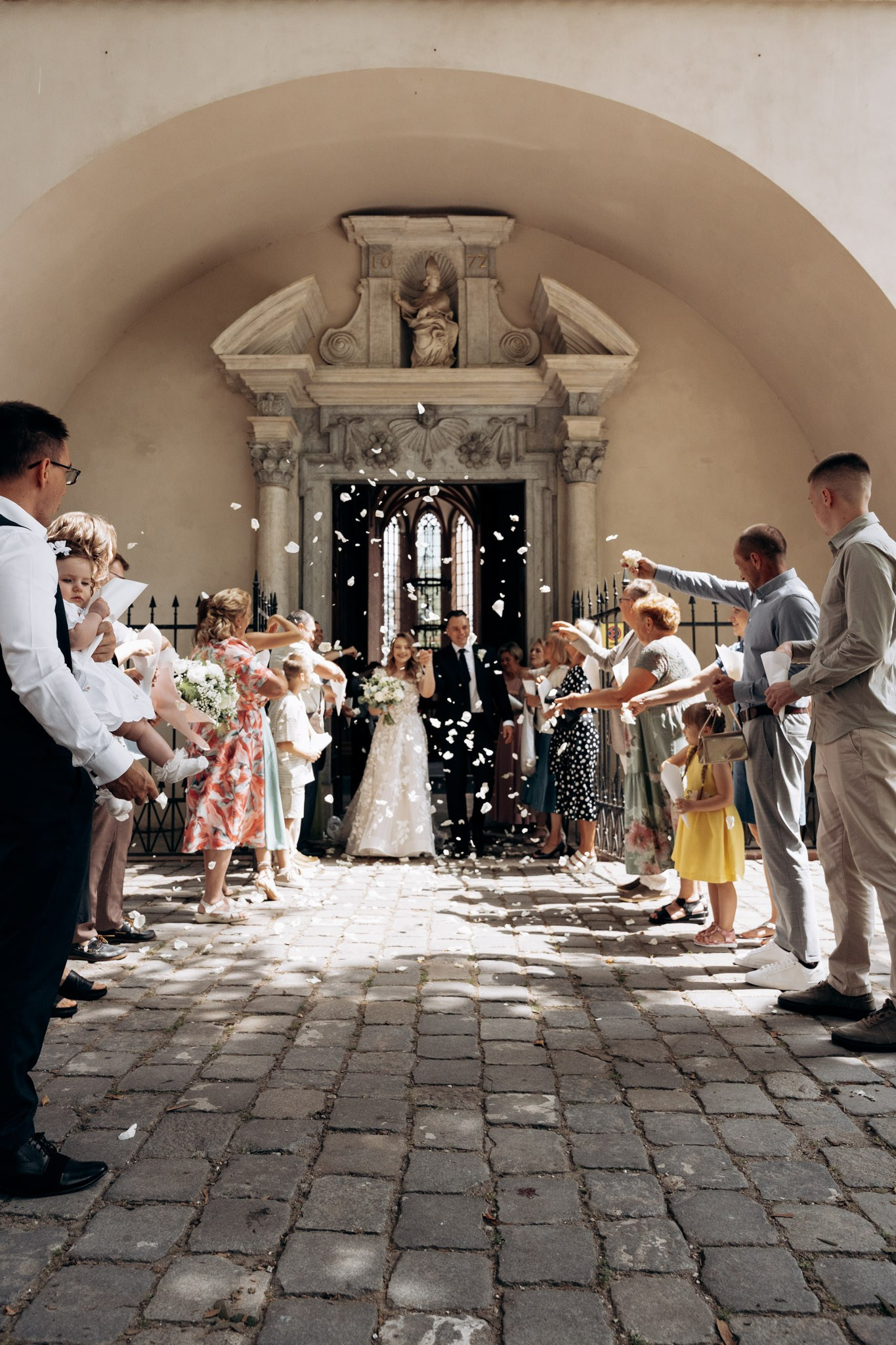 Fotografia ślubna w kościele w Polsce: porady i prawdziwe przykłady zdjęć