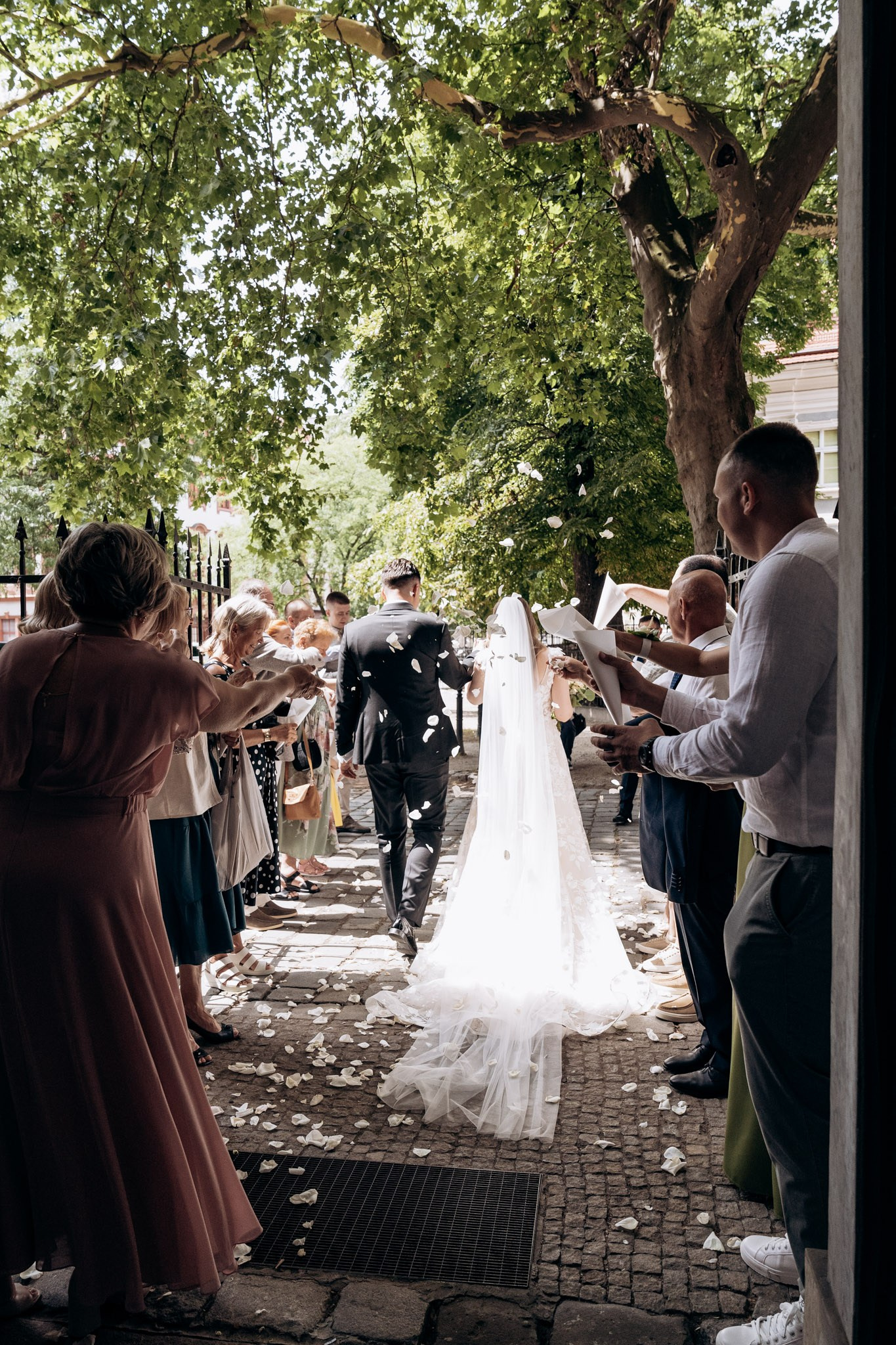 Fotografia ślubna w kościele w Polsce: porady i prawdziwe przykłady zdjęć