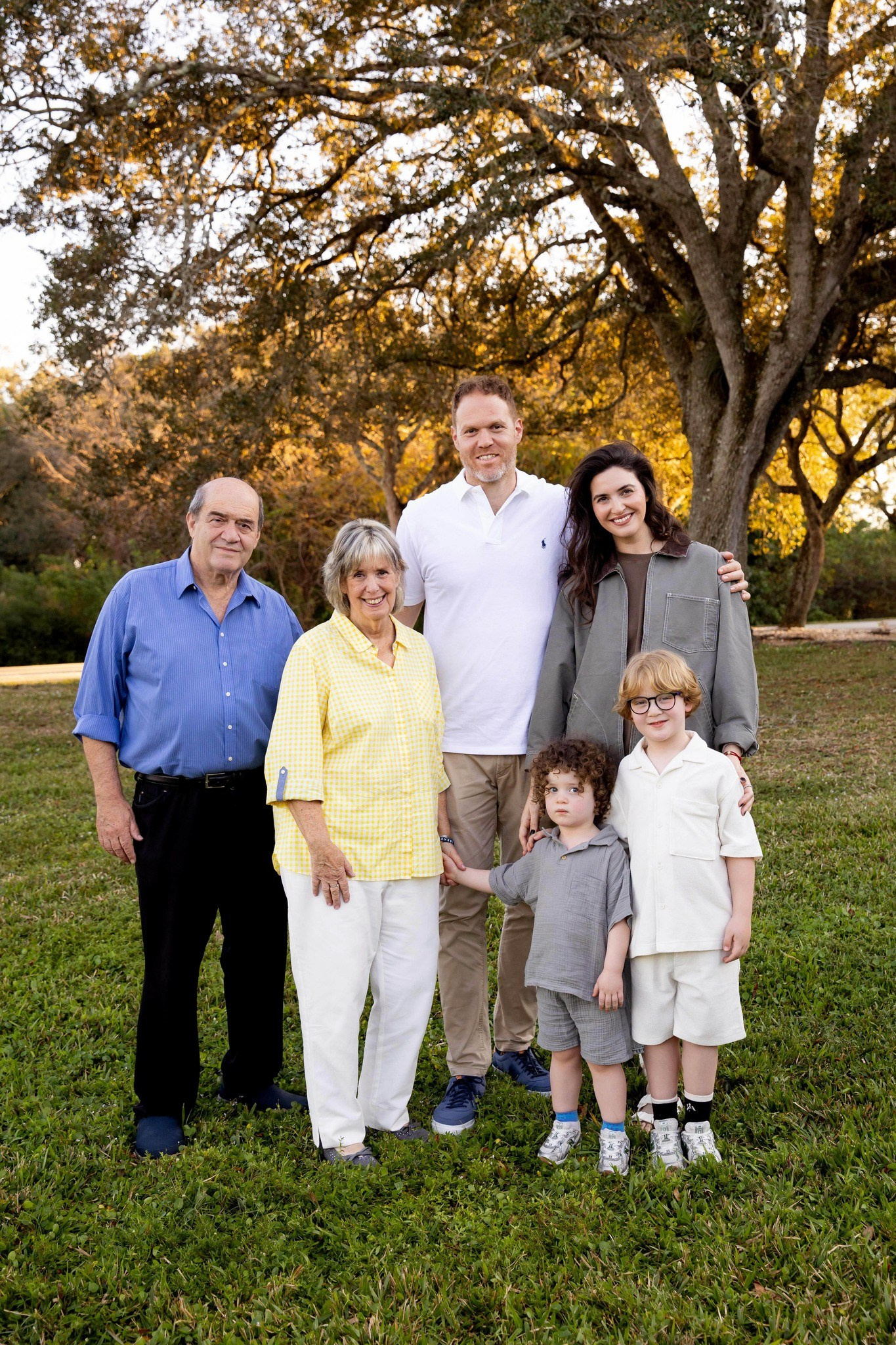Extended family session in a park. Miami Family and Event Photographer
