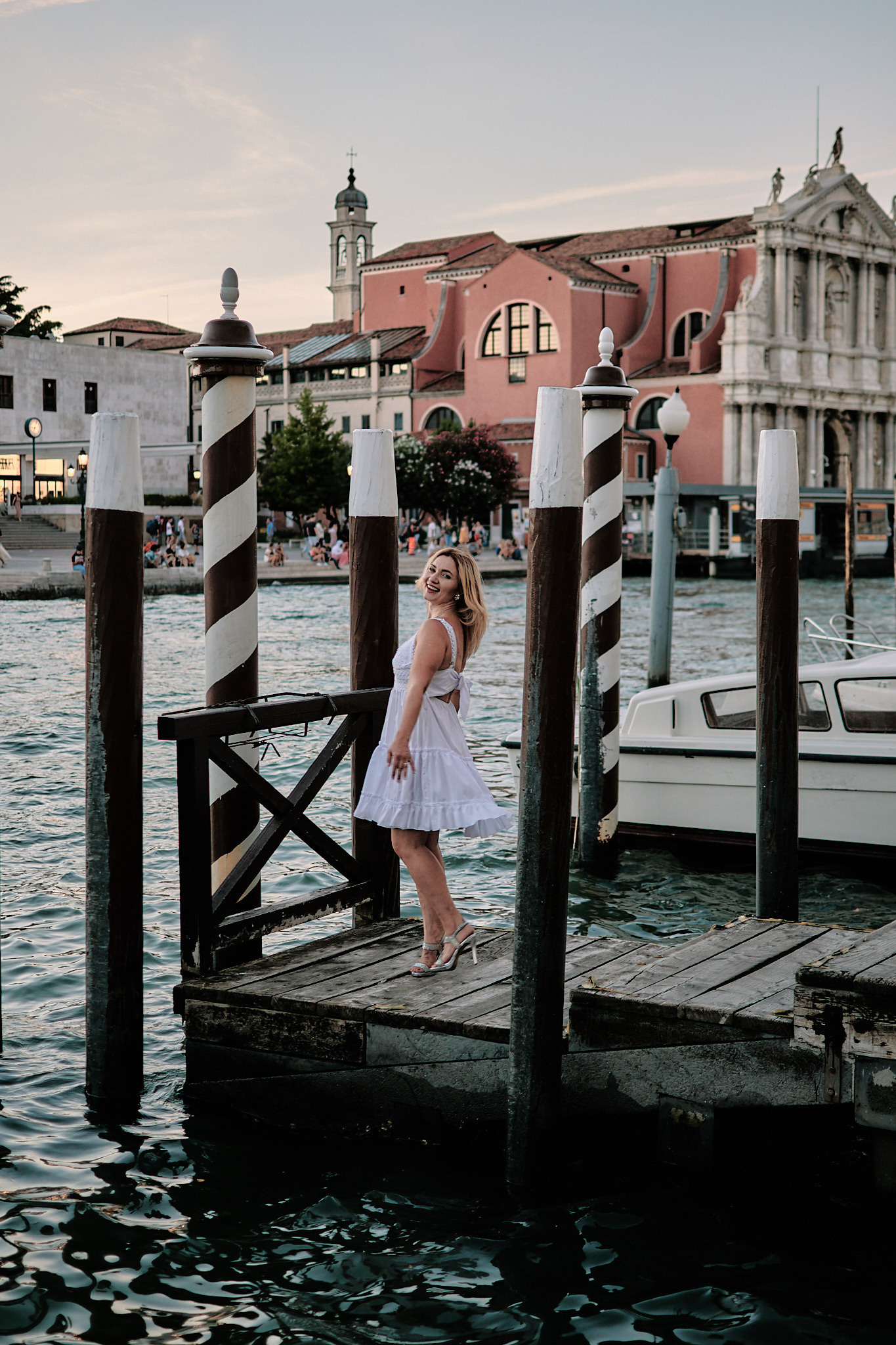 Fashion blogger shoot Venice. Portrait Photographer in Venice, Italy. Photographer in Venice, Italy. Yana Zotova