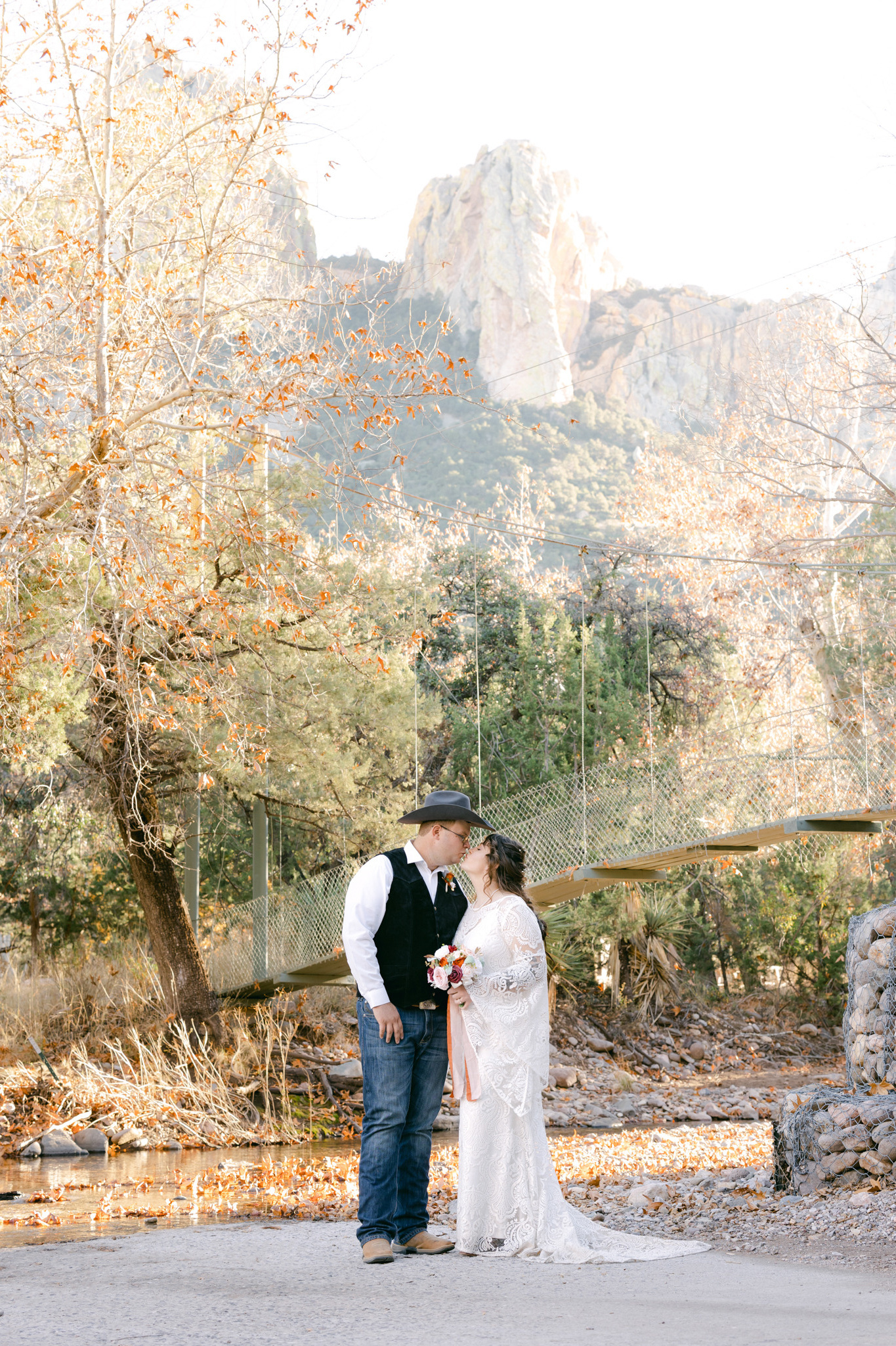 Wedding photographer in Michigan. Anastasia Post: Wedding and Editorial Photography