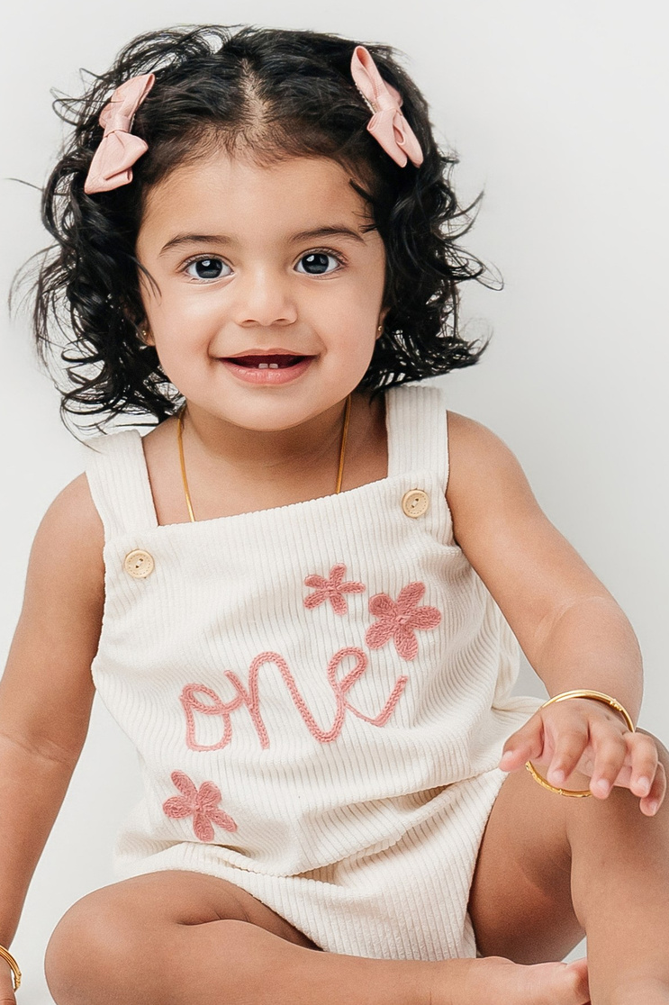 Cake smash outfits for girls. Newborn and family photographer. Hills District. Sydney
