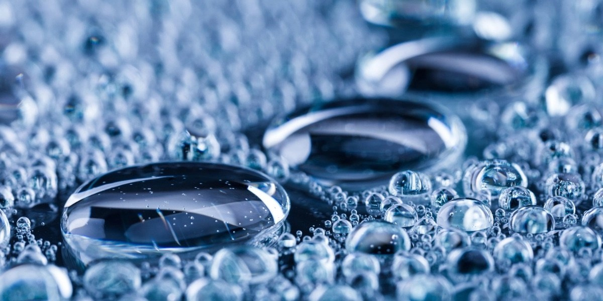 Нанесение покрытия «антидождь» — это эффективный способ улучшить видимость в дождливую погоду и упростить уход за автомобилем 