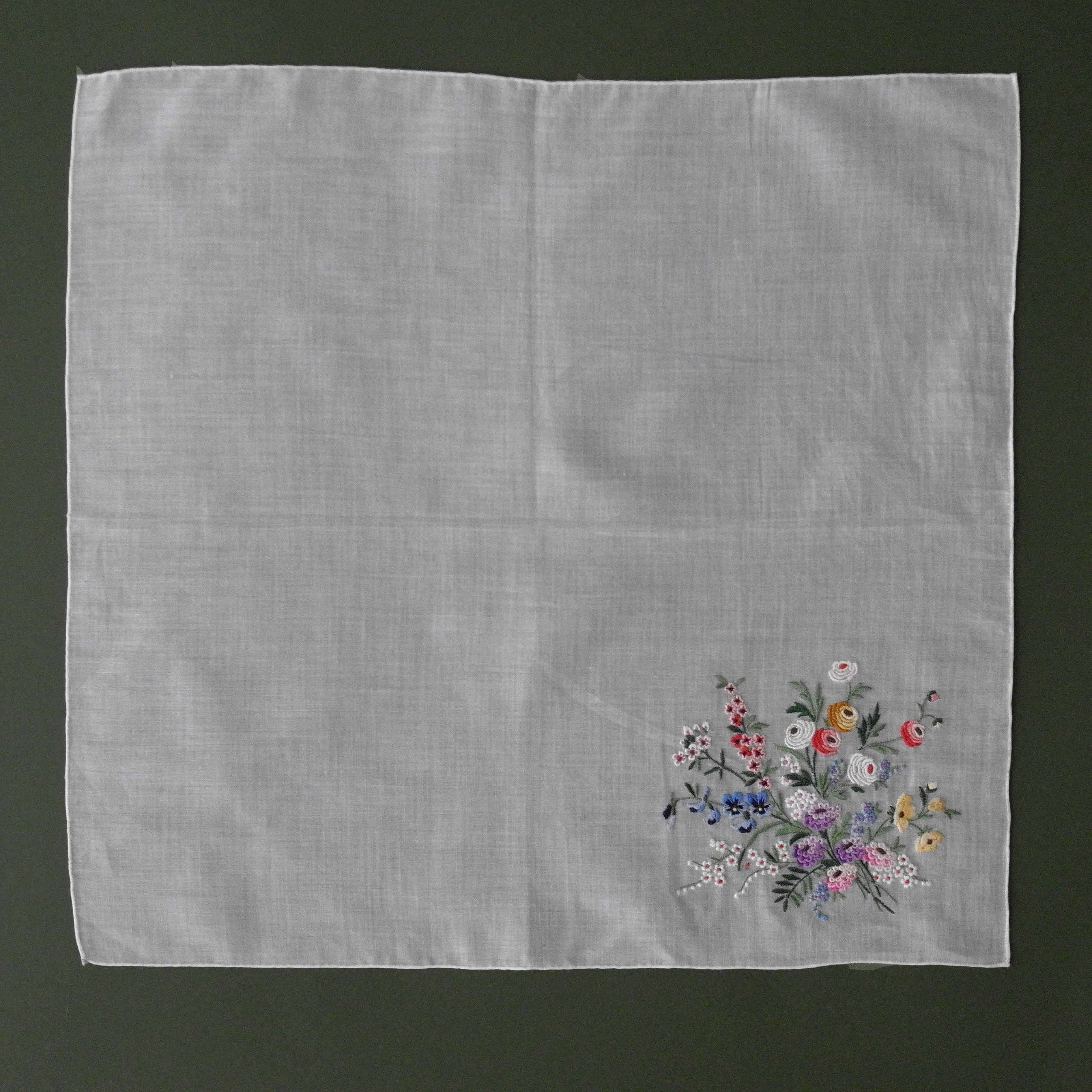 Textiles and materials for creativity. Современнные и актикварные украшения в Барселоне, Москве и Санкт-Петербурге