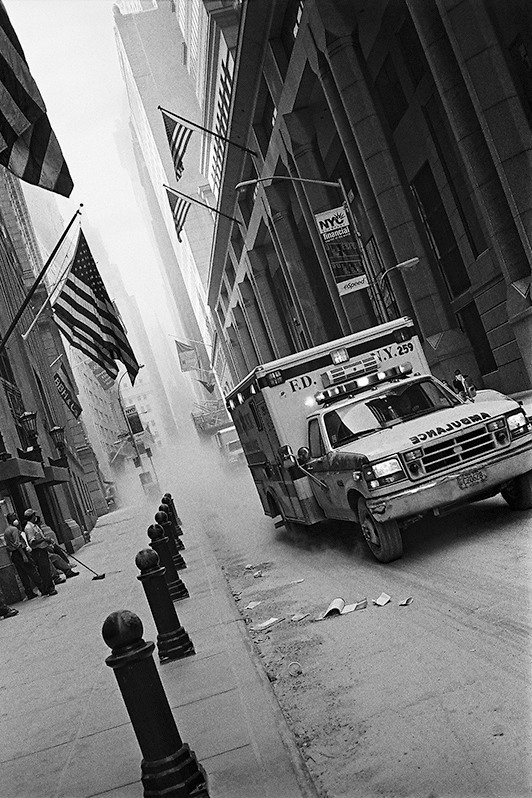 Машина скорой помощи, Уолл-стрит, Манхэттен, Нью-Йорк, США. 11 сентября 2001