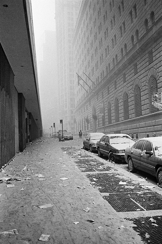 Уолл-стрит — начало XXI века, Уолл-стрит, Манхэттен, Нью-Йорк, США. 11 сентября 2001