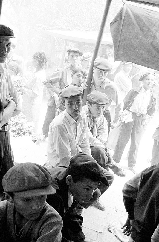 Opal village, Kashgar prefecture, Xinjiang Uygur autonomous region, China. 2002