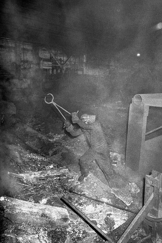 Steelmaker at the Dnipropetrovsk Metallurgical Plant, Dnipropetrovsk, Ukraine. June 1992 © Oleg Klimov