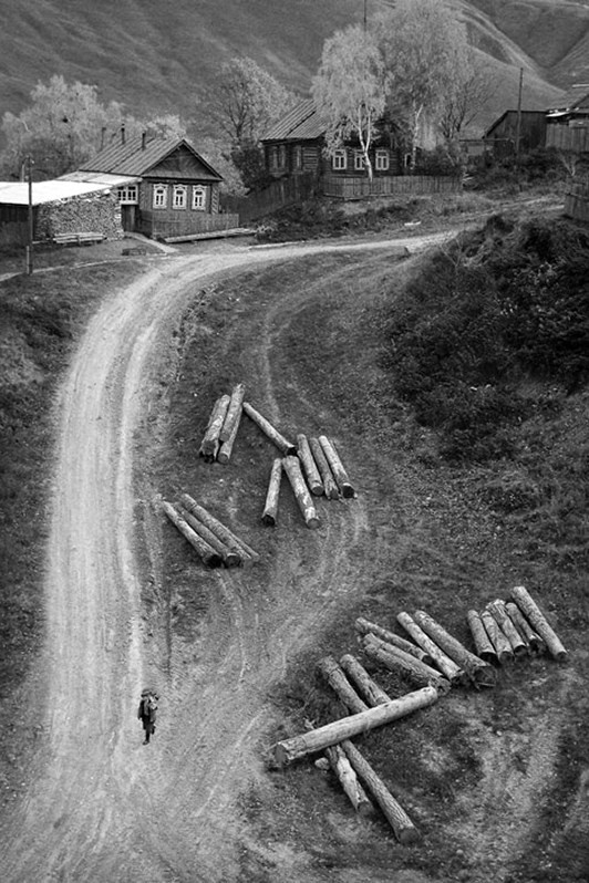 На косогоре, деревня Курочкино, Козловский район, Чувашия, Россия. 1990
