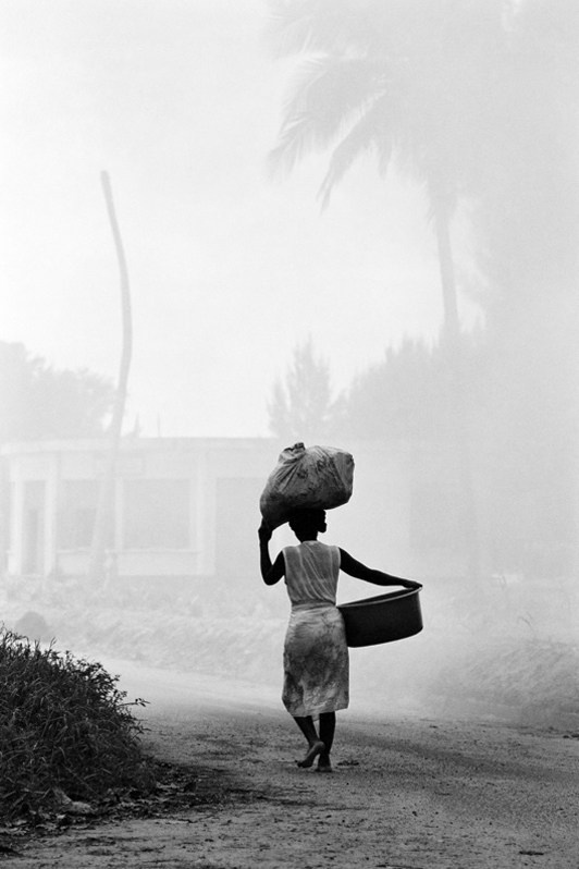 Laundress, Mananjary, Vatovavy-Fitovinany region, Fianarantsoa province, Republic of Madagascar. 2012