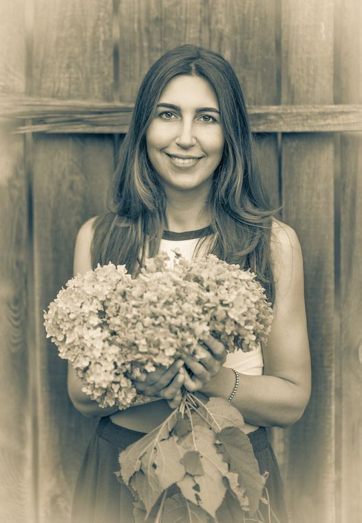 Romantic photography session, Julia. Garden and interior photographer Elena Shavlovska, Netherlands