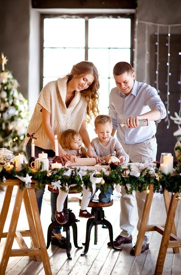 Новогодние фотосессии в студии. Семейный фотограф Великодолинское