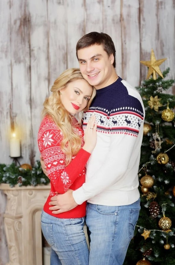 Новогодние фотосессии в студии. Семейный фотограф Великодолинское