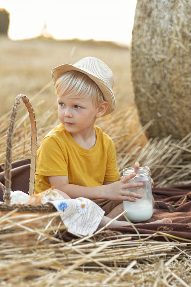 Sommer-Fotoshooting auf dem Feld. Olena Fritz Fotografie