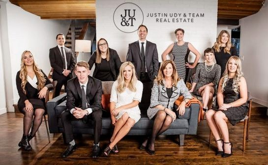 IETEIKUMI KOMERC PORTRETU FOTOSESIJAI