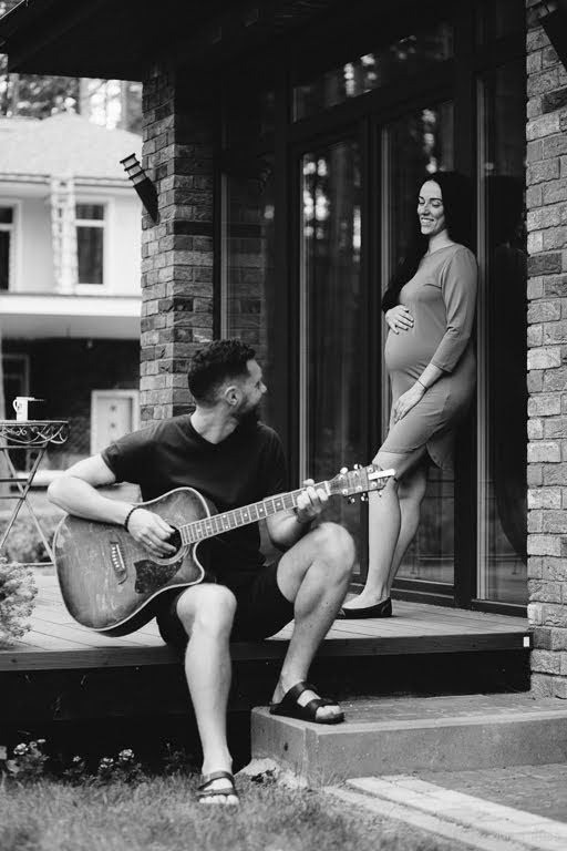 Gaidību fotosesija Jūrmalā ar  ģitāru un ģimenes mīluli kaķi