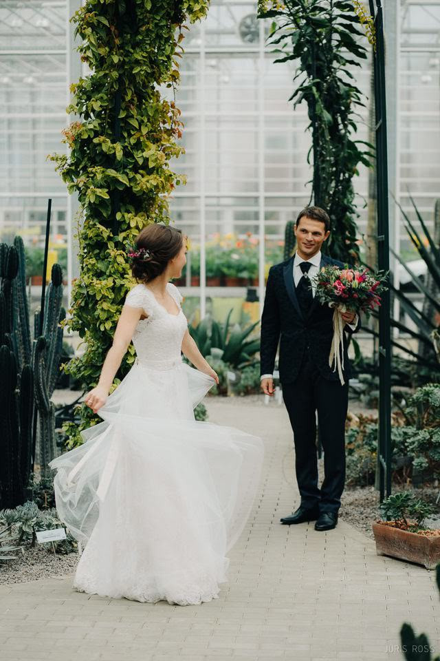 Dokumentāla stila kāzu fotogrāfs ar kuru būs viegli un patīkami