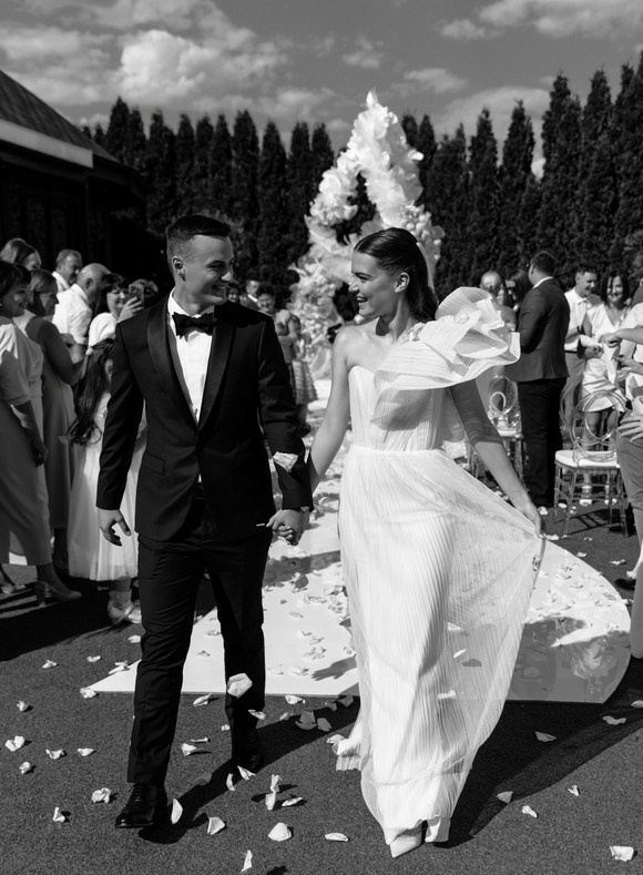 Candid celebration captured with timeless styling