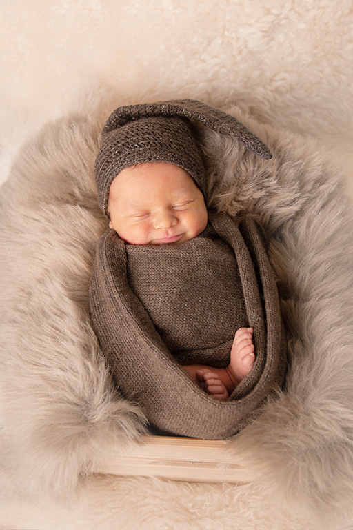 Zwerg hat braune Mütze, Bommelmütze