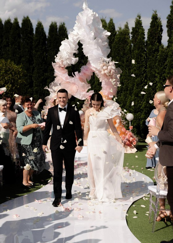 Candid celebration captured with timeless styling