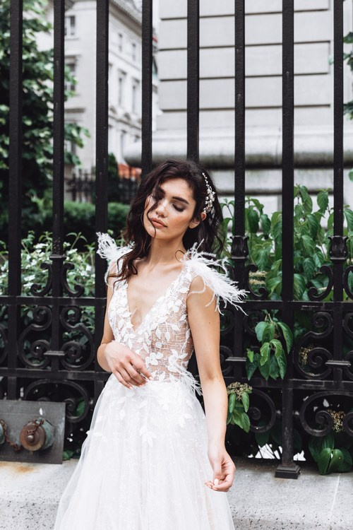 Градинска сватбена церемония на открито природна локация декорация цветя София