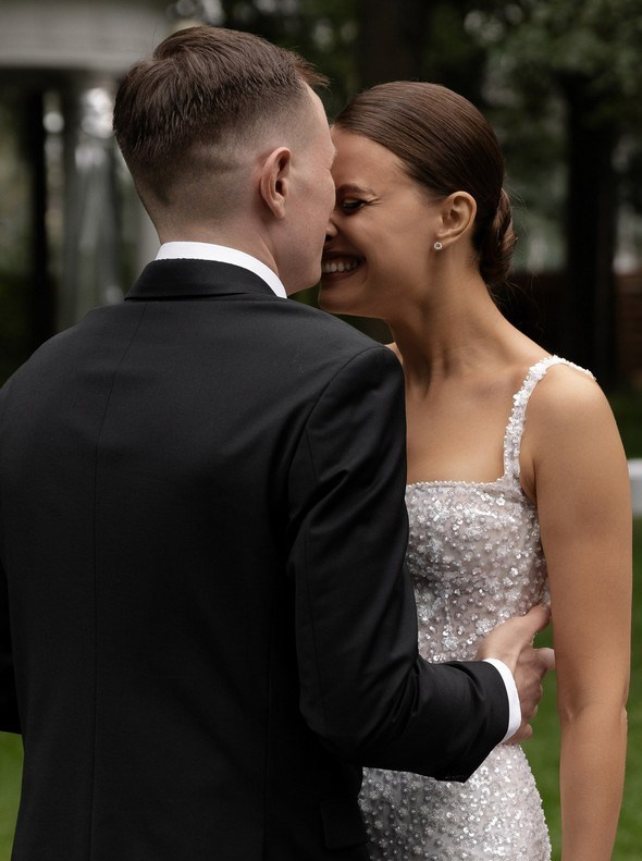Fashion-inspired portrait of newlyweds