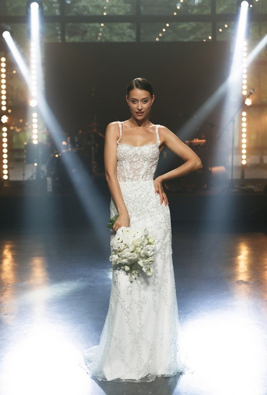 Timeless portrait with minimal styling