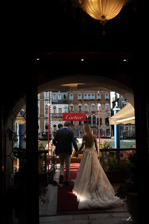 Wedding Photoshoot in Venice'sept 23. Lake Como Wedding Photographer | Elegant & Timeless Photography in Italy