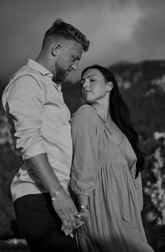 Romantic Love Story Photoshoot in Crete – Capture Your Special Moments. Photographer Maria Chedroom