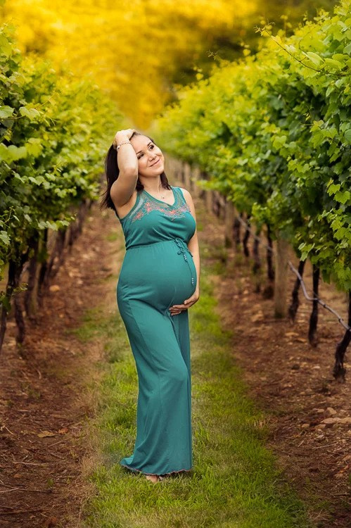Планинска  бременна фотосесия Витоша София бременна жена природа outdoor портрет България