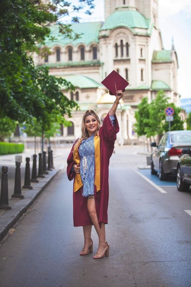 Тоги и шапки за училища и гимназии|togiishapki.bg. 🎓 Togiishapki.bg — Тоги и академични шапки за дипломиране на студенти, ученици и деца