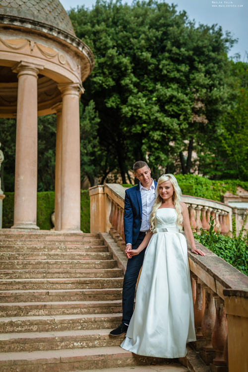 Sesja zdjęciowa w parku w Barcelonie. Fotograf w Barcelonie Hiszpanii Maslik Yulia